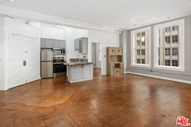 215 W 7th Street 508, Los Angeles, CA 90014