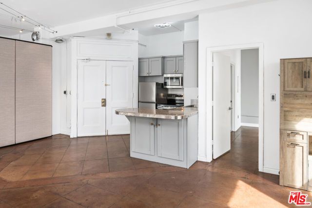 215 W 7th Street 508, Los Angeles, CA 90014