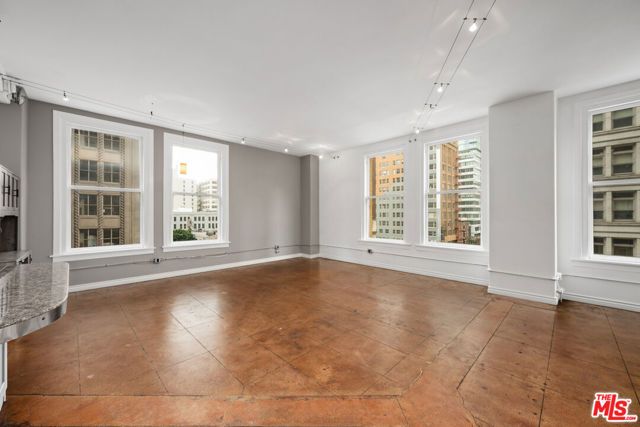 215 W 7th Street 508, Los Angeles, CA 90014