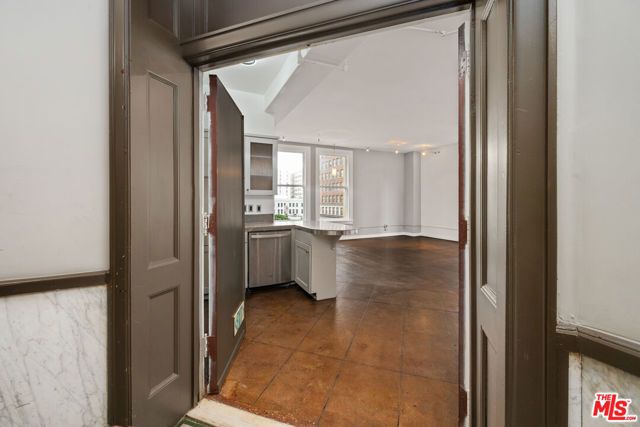 215 W 7th Street 508, Los Angeles, CA 90014