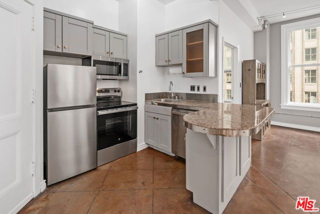 215 W 7th Street 508, Los Angeles, CA 90014