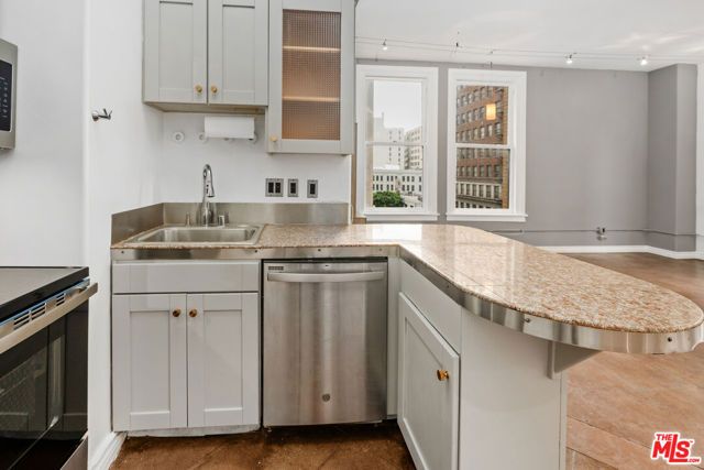 215 W 7th Street 508, Los Angeles, CA 90014