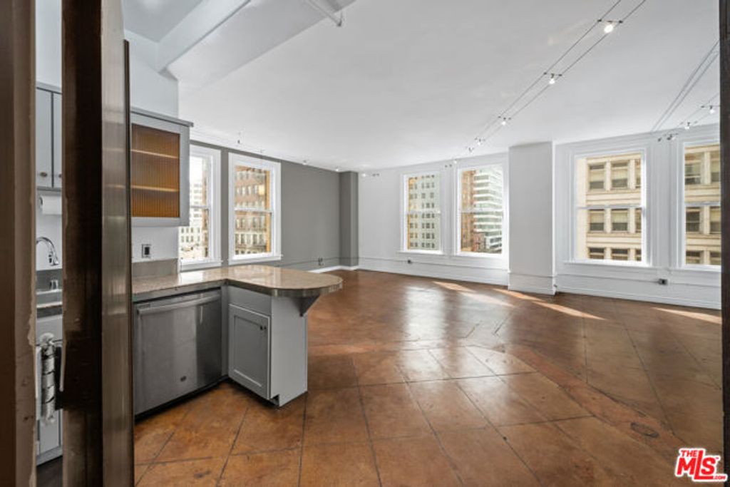 215 W 7th Street 508, Los Angeles, CA 90014