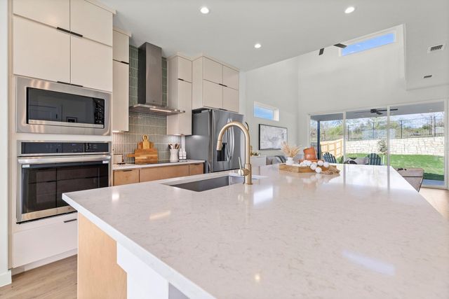 9421 Gladsome PATH, Manor, TX 78653