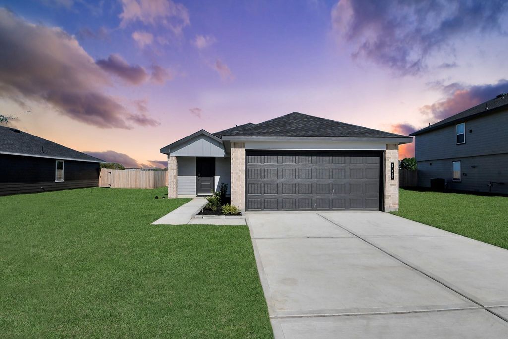 1027 Bluegill Lane, Alvin, TX 77511