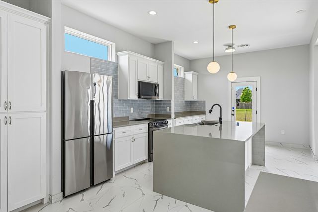 681 Davenport Drive, Waxahachie, TX 75167