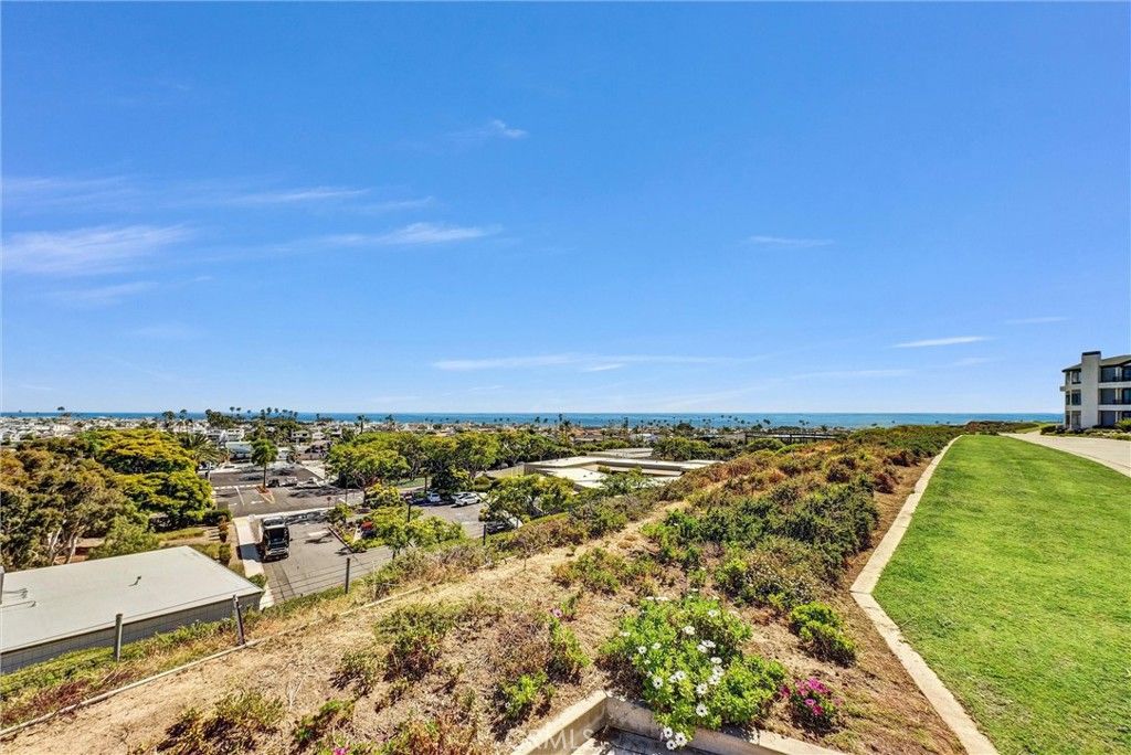 Image 2 of property listing at 270 Cagney 207, Newport Beach, CA 92663