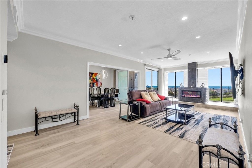 Image 3 of property listing at 270 Cagney 207, Newport Beach, CA 92663