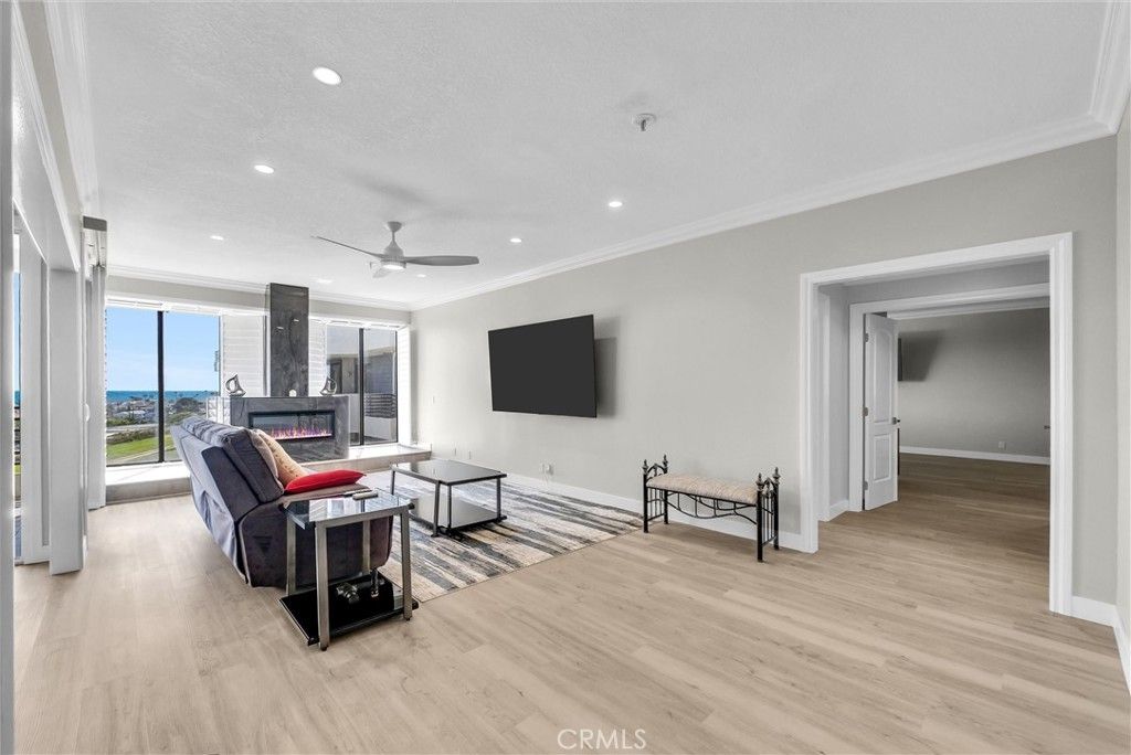 Image 4 of property listing at 270 Cagney 207, Newport Beach, CA 92663