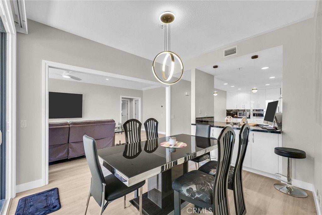 Image 7 of property listing at 270 Cagney 207, Newport Beach, CA 92663