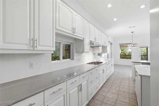 8204 Texas Plume RD, Austin, TX 78759