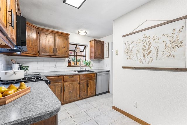 2 Danforth 2, Haverhill, MA 01832