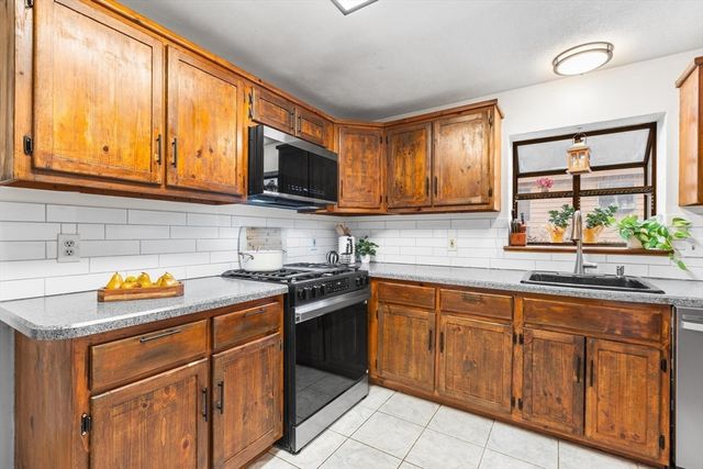 2 Danforth 2, Haverhill, MA 01832