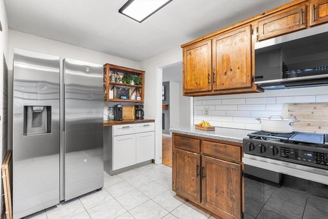 2 Danforth 2, Haverhill, MA 01832