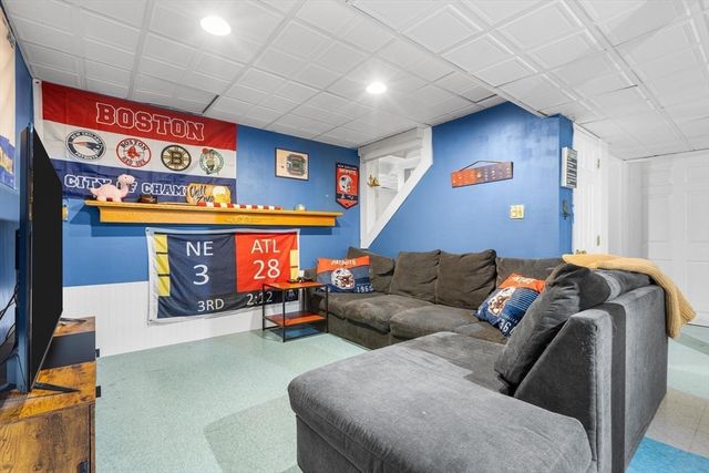 2 Danforth 2, Haverhill, MA 01832