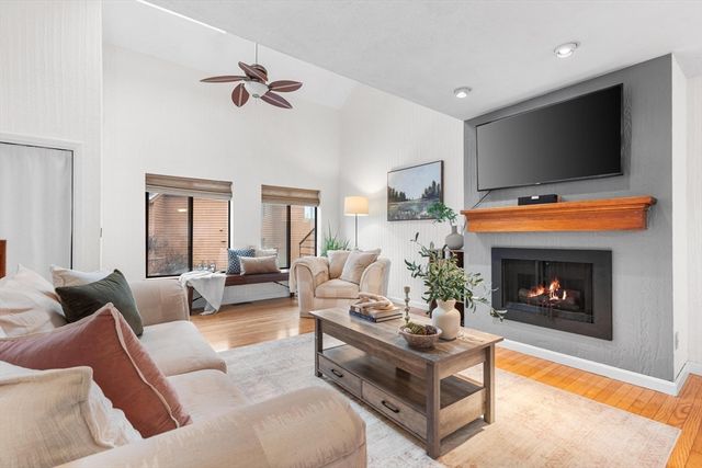 2 Danforth 2, Haverhill, MA 01832