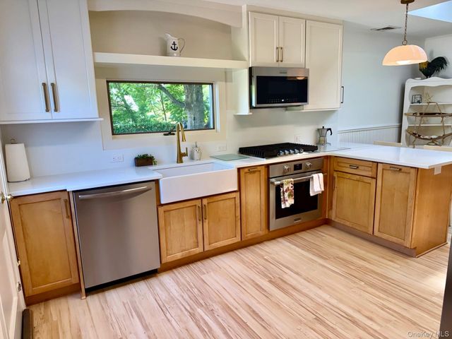 111 Fanning Avenue, Hampton Bays, NY 11946