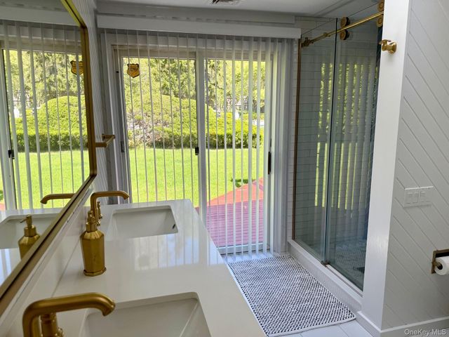 111 Fanning Avenue, Hampton Bays, NY 11946