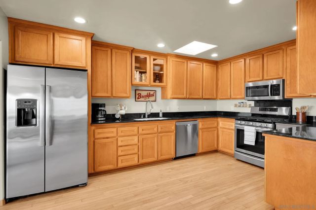 2704-06 Deerpark Dr, San Diego, CA 92110