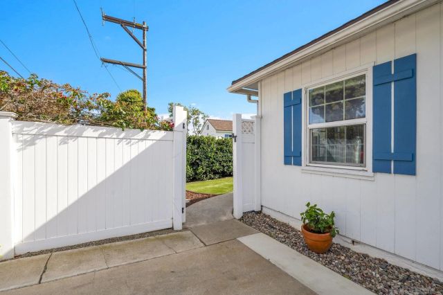 2704-06 Deerpark Dr, San Diego, CA 92110