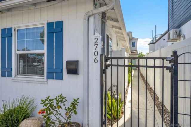 2704-06 Deerpark Dr, San Diego, CA 92110