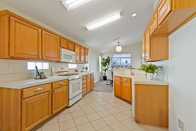 7082 Cope Ridge Way, Roseville, CA 95747