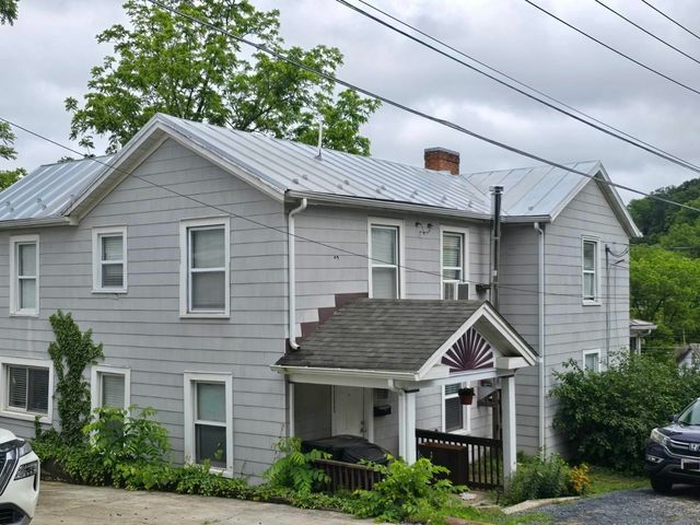 1111 MAPLE ST, Staunton, VA 24401