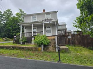 1111 MAPLE ST, Staunton, VA 24401