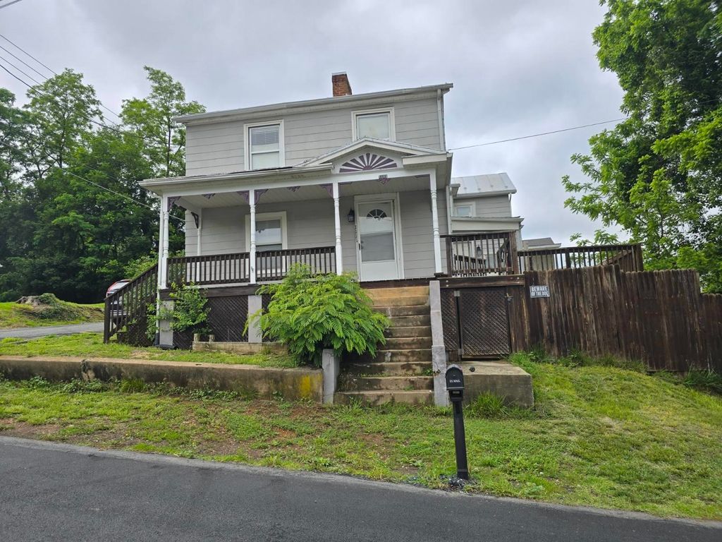 1111 MAPLE ST, Staunton, VA 24401