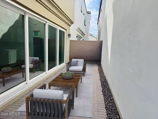 279 E MARKWOOD Drive, Chandler, AZ 85286