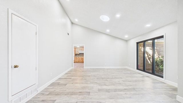 8606 Knoxville Avenue, Lubbock, TX 79423