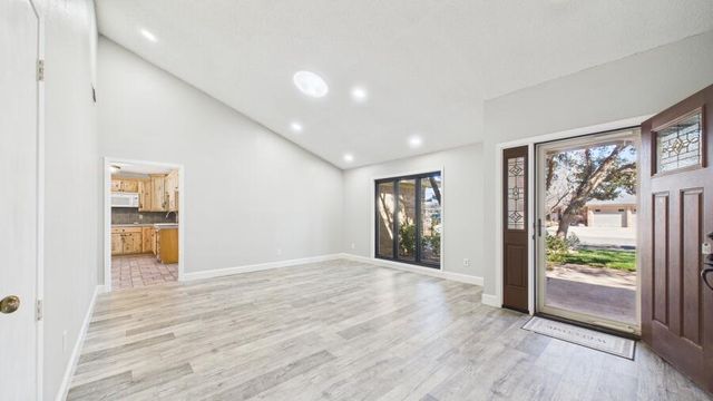 8606 Knoxville Avenue, Lubbock, TX 79423