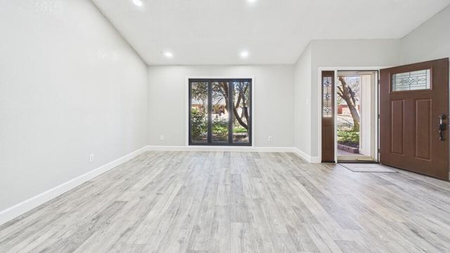 8606 Knoxville Avenue, Lubbock, TX 79423