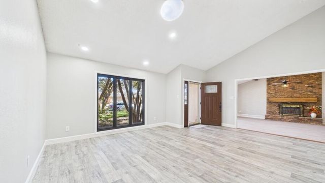 8606 Knoxville Avenue, Lubbock, TX 79423