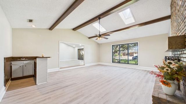 8606 Knoxville Avenue, Lubbock, TX 79423