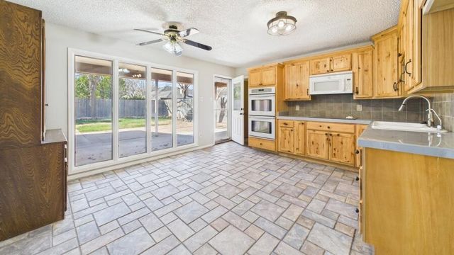 8606 Knoxville Avenue, Lubbock, TX 79423