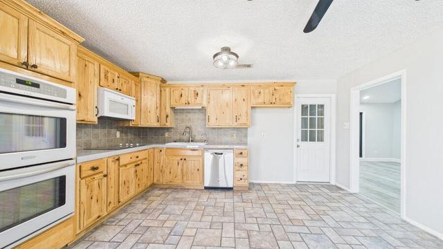 8606 Knoxville Avenue, Lubbock, TX 79423