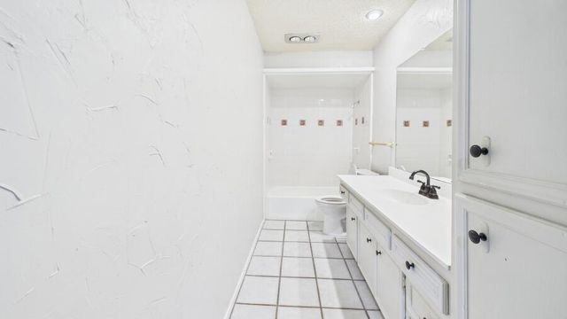 8606 Knoxville Avenue, Lubbock, TX 79423