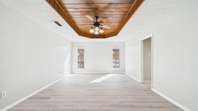 8606 Knoxville Avenue, Lubbock, TX 79423