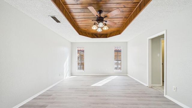 8606 Knoxville Avenue, Lubbock, TX 79423