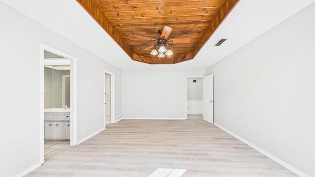 8606 Knoxville Avenue, Lubbock, TX 79423