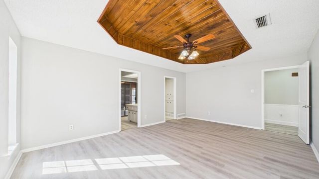 8606 Knoxville Avenue, Lubbock, TX 79423