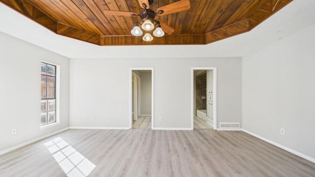 8606 Knoxville Avenue, Lubbock, TX 79423