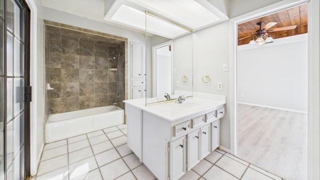 8606 Knoxville Avenue, Lubbock, TX 79423