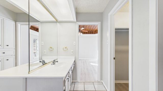 8606 Knoxville Avenue, Lubbock, TX 79423