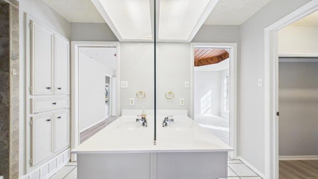 8606 Knoxville Avenue, Lubbock, TX 79423