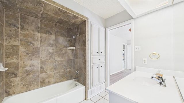 8606 Knoxville Avenue, Lubbock, TX 79423