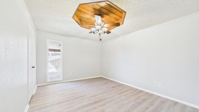 8606 Knoxville Avenue, Lubbock, TX 79423