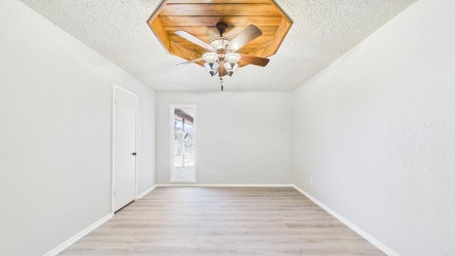 8606 Knoxville Avenue, Lubbock, TX 79423