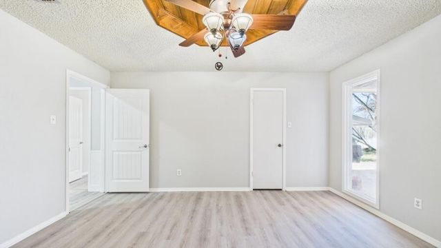 8606 Knoxville Avenue, Lubbock, TX 79423